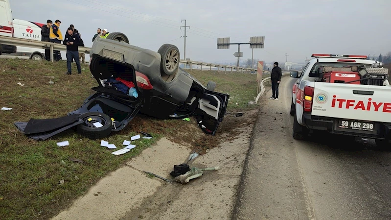 VELİMEŞE ÇERKEZKÖY YOLU ÜZERİNDE OTOMOBİL TAKLA ATTI: 2 YARALI