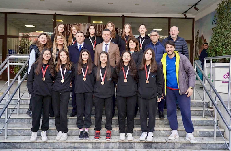 ÇORLU’NUN ŞAMPİYON KIZLARI, MARMARA BÖLGE ŞAMPİYONASI’NA KATILACAK