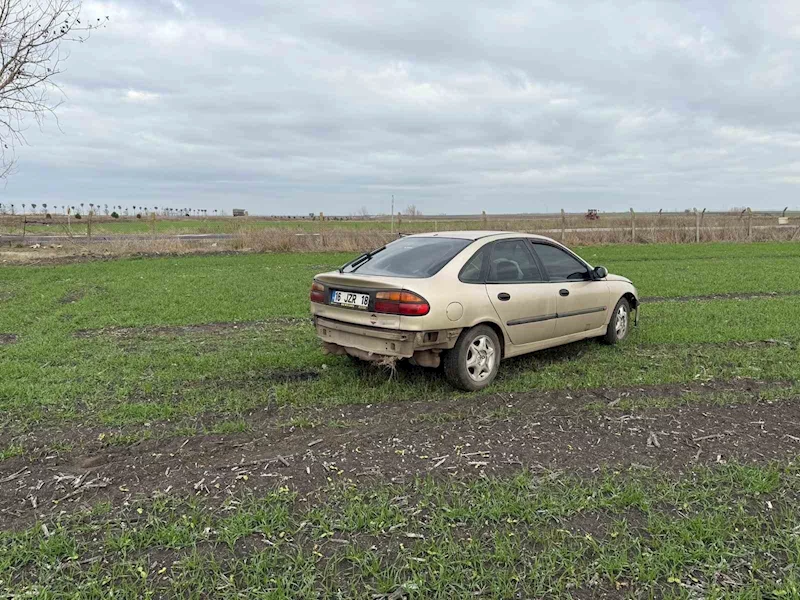 TEKİRDAĞ’DA OTOMOBİL TARLAYA UÇTU: 1 YARALI