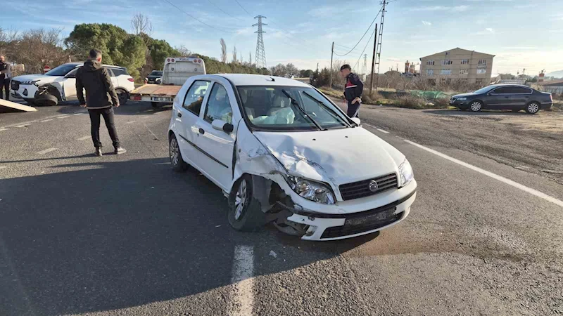 TEKİRDAĞ’DA İKİ ARACIN KARIŞTIĞI KAZADA 6 KİŞİ YARALANDI