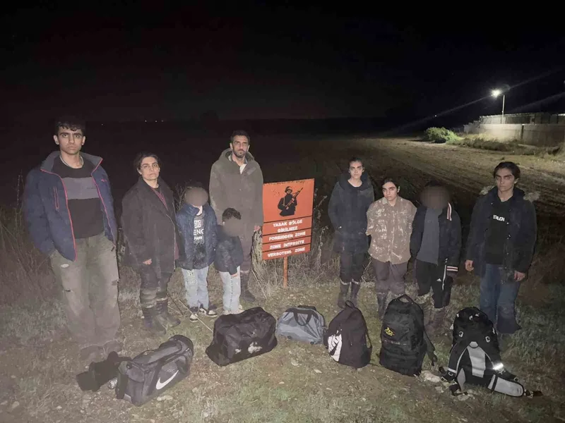 16 DÜZENSİZ KAÇAK GÖÇMEN YAKALANDI