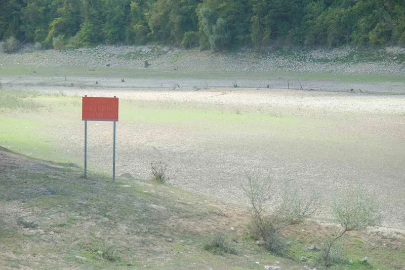 İSTANBUL’UN SU İHTİYACINI KARŞILAYAN BARAJLAR KURUMA NOKTASINA GELDİ