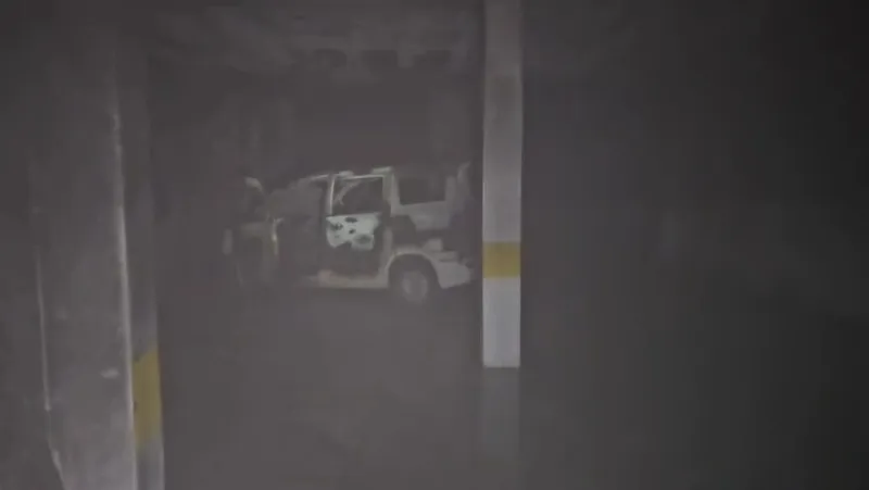 OTOPARKTAKİ ARAÇ ALEV ALDI, BİNA TAHLİYE EDİLDİ