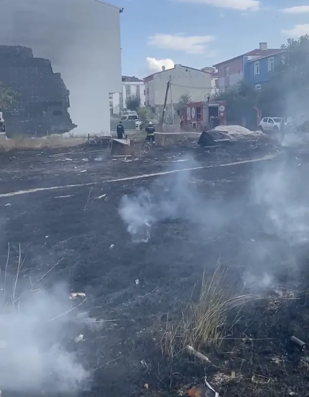 Çocukların yaktığı iddia edilen boş arsayı itfaiye söndürdü
