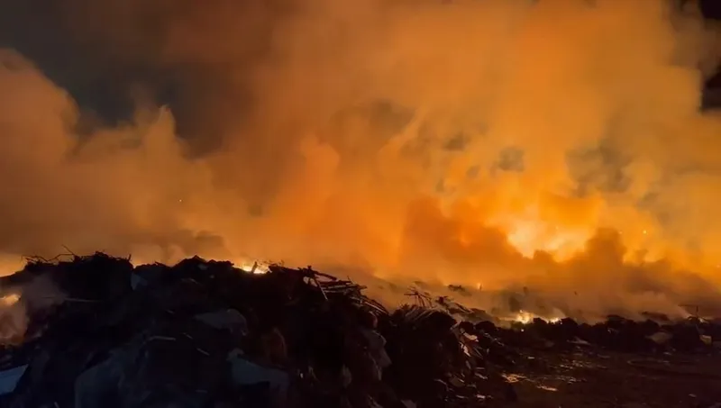KAPAKLI’DA HURDALIK YANGINI KORKUTTU
