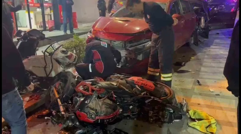 ŞERİT İHLALİ 7 ARACI BİRBİRİNE KATTI: 2 YARALI