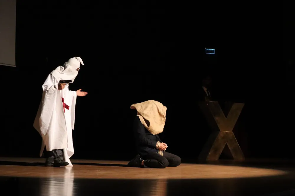 MALCOLM X – BİR DURUŞUN HİKAYESİ TİYATRO GÖSTERİSİ BÜYÜK BEĞENİ TOPLADI