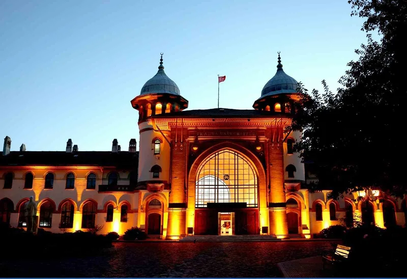 TARİHİ KARAAĞAÇ GAR BİNASI IŞIL IŞIL OLDU