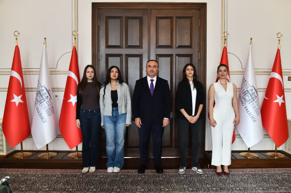  VALİ SOYTÜRK’TEN “MİNİK ELLER SICAK KALPLER” PROJESİNE DESTEK