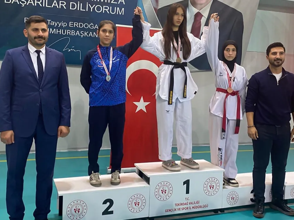 ÇERKEZKÖYLÜ 6 TAEKWONDO SPORCUSU KÜRSÜYE ÇIKTI
