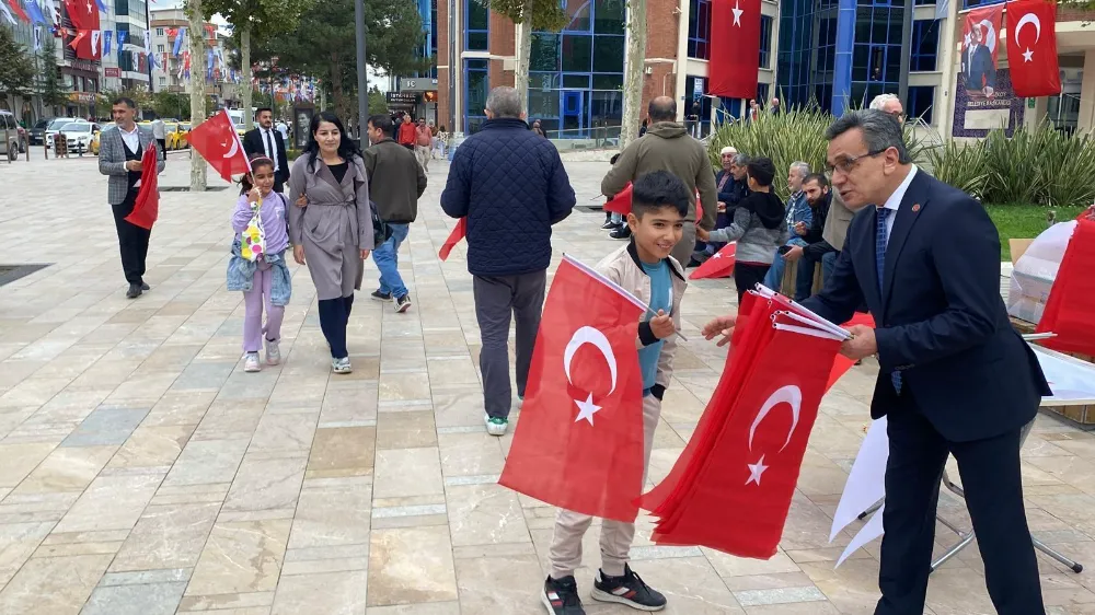 YENİDEN REFAH PARTİSİ’NDEN CUMHURİYET BAYRAMI’NDA ANLAMLI BAYRAK DAĞITIMI