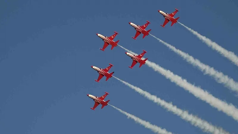 TÜRK YILDIZLARI NEFES KESTİ