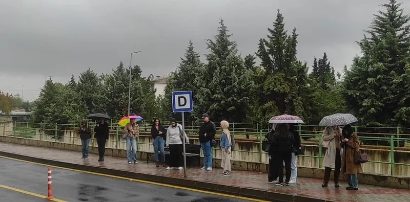 TEKİRDAĞ’DA TABELA VAR, DURAK YOK: VATANDAŞ TEPKİLİ