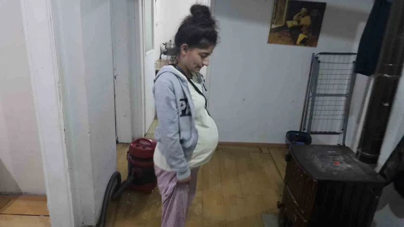 ÇERKEZKÖY’DE SAĞANAK ETKİLİ OLDU: EVİ LAĞIM SUYU BASTI