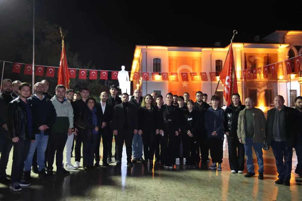 CHP SÜLEYMANPAŞA GENÇLİK KOLLARI’NDAN ATA’YA SAYGI NÖBETİ