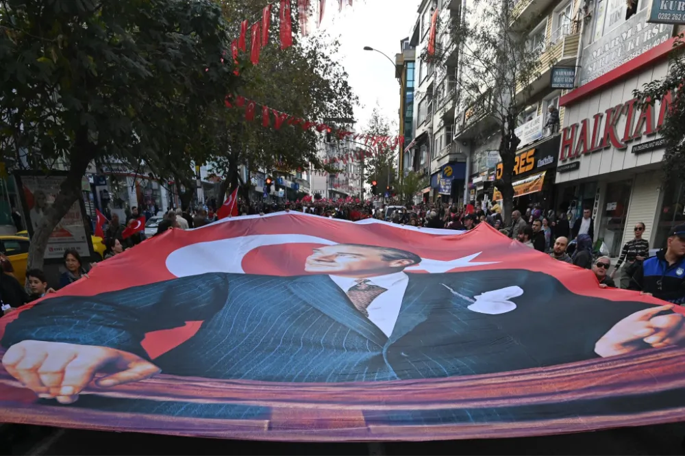 TEKİRDAĞ ATA’SINI SAYGI YÜRÜYÜŞÜYLE YÂD ETTİ