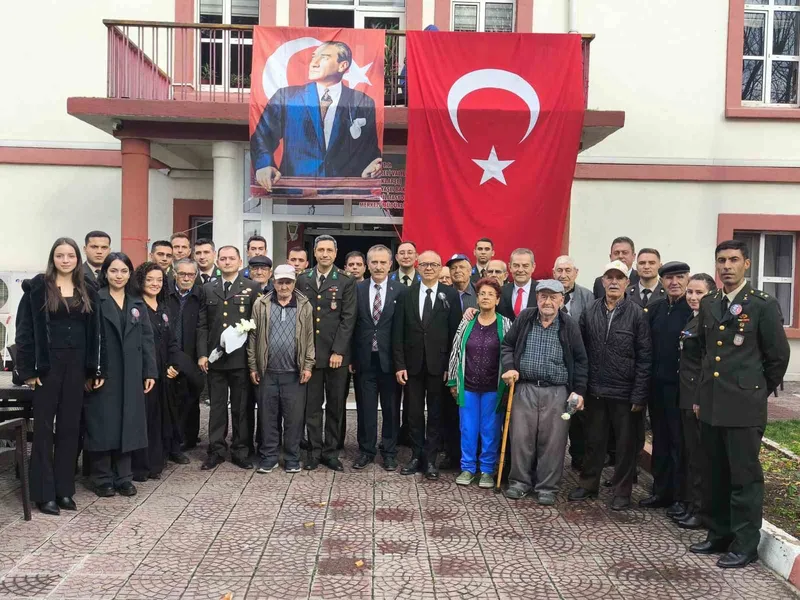 55. TUGAY KOMUTANLIĞI’NDAN KIRKLARELİ HUZUREVİ’NE ANLAMLI ZİYARET