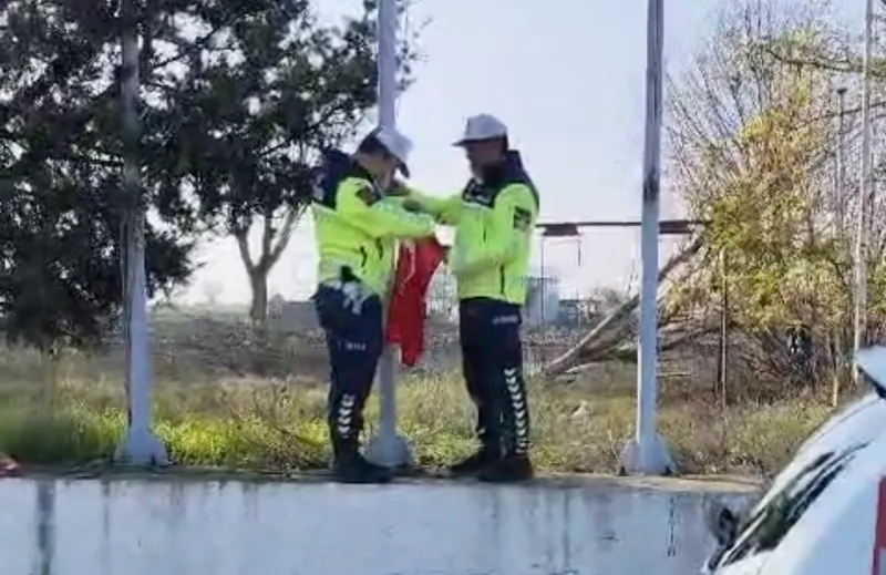 HAYRABOLU JANDARMASI’NIN BAYRAK HASSASİYETİ DUYGULANDIRDI