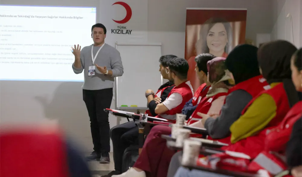 BÜYÜKŞEHİR’DEN KIZILAY GÖNÜLLÜLERİNE İŞARET DİLİ EĞİTİMİ