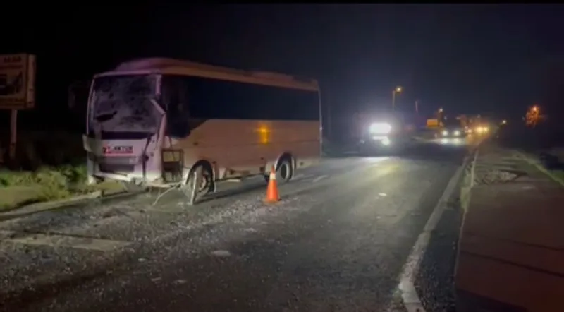 ÇERKEZKÖY’DE İKİ SERVİS ARACI ÇARPIŞTI: 8 İŞÇİ YARALANDI