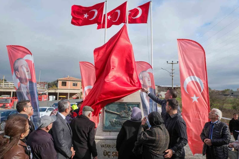 RESTORE EDİLEN ÜÇ ŞEHİTLER ANITI’NIN AÇILIŞINDA DUYGU DOLU ANLAR YAŞANDI