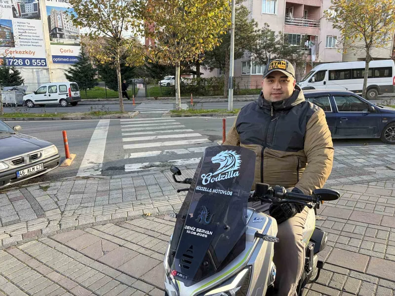 MOTOSİKLETLİ, VİRAL OLAN YOL VERME ANINI ANLATTI