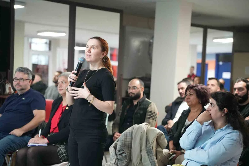 POLİS ESNAFLA BİR ARAYA GELDİ: İSTİŞARE VURGUSU YAPILDI