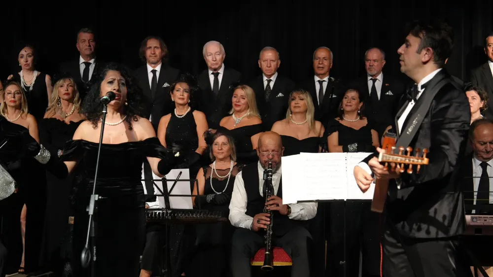 MİMAR SİNAN MUSİKİ DERNEĞİ SEZEN AKSU ŞARKILARIYLA KULAKLARIN PASINI SİLDİ