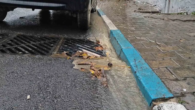 TEKİRDAĞ’DA SAĞANAK YAĞIŞ ETKİLİ OLDU