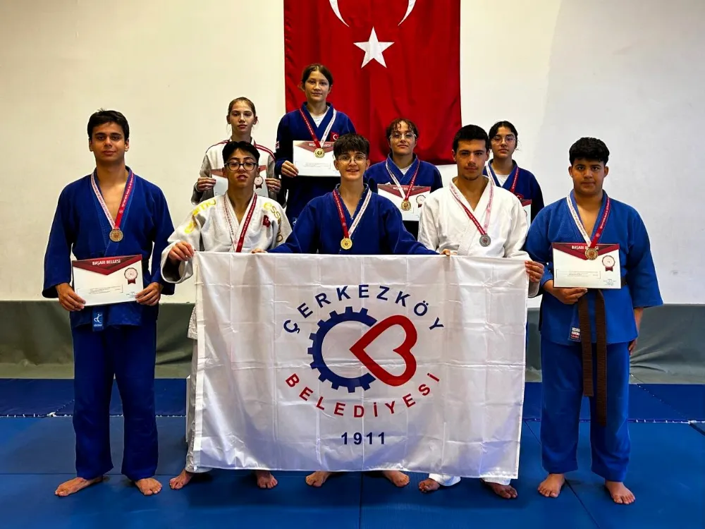 ÇERKEZKÖYLÜ JUDOCULAR 7 ALTIN OLMAK ÜZERE TOPLAM 9 MADALYA İLE BÜYÜLEDİLER
