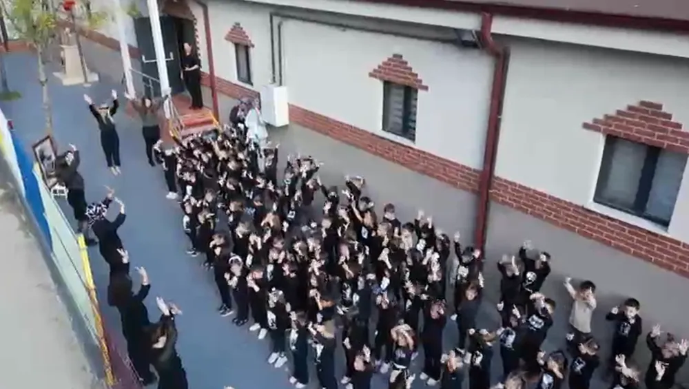 MİNİK YÜREKLERDEN ATA’YA DUYGU DOLU ANMA