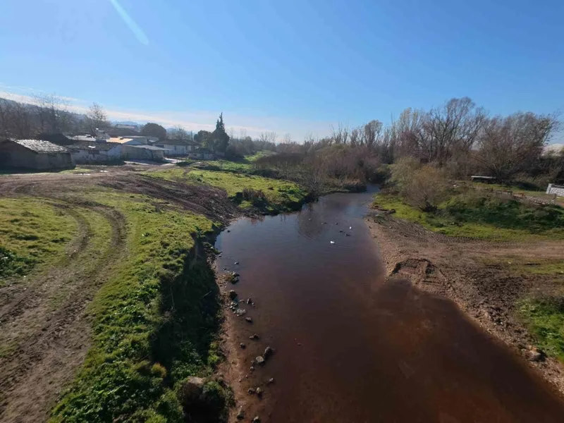 DERENİN SUYU KAHVERENGİNE DÖNDÜ