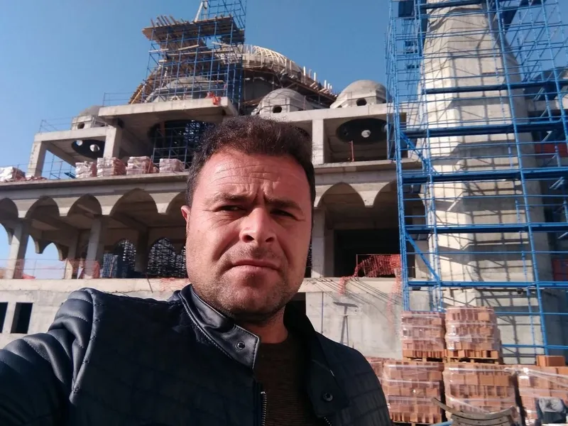 RAVZA CAMİİ YAPIMINDA İSKELEDEN DÜŞEN İŞÇİ HAYATINI KAYBETTİ