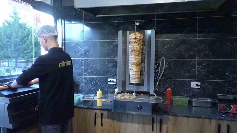 RUHSAT YOK, İŞYERİ YOK: EVLERİNDE DÖNER YAPIP SATIYORLAR