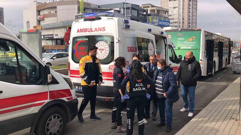 HALK OTOBÜSÜ ANİ FREN YAPINCA 3 YOLCU YARALANDI