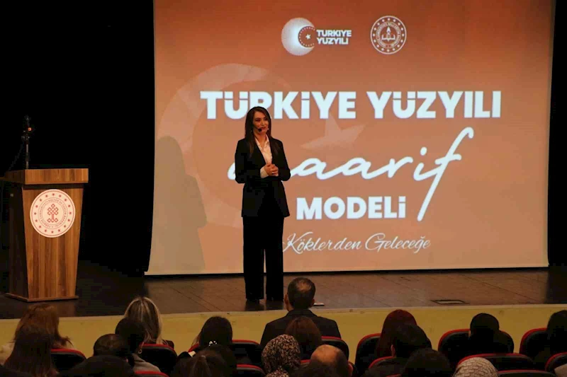  TEKİRDAĞ’DA ‘TÜRKİYE YÜZYILI MAARİF MODELİ EBEVEYN OKULU’NA YOĞUN İLGİ