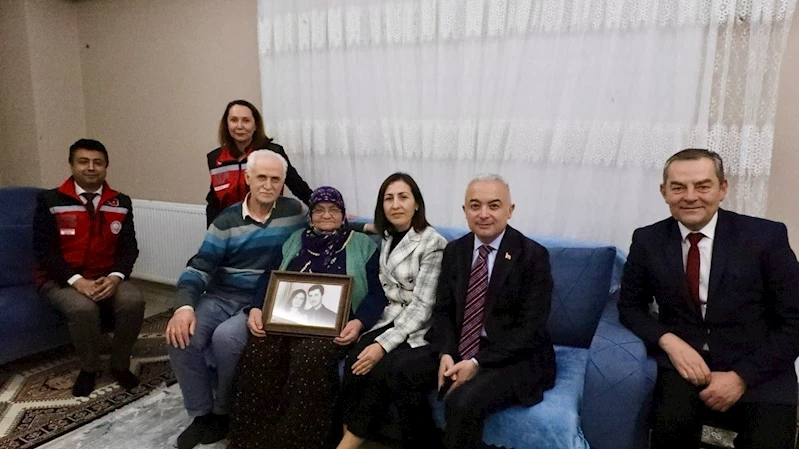 57 YIL BİR YASTIĞA BAŞ KOYDULAR