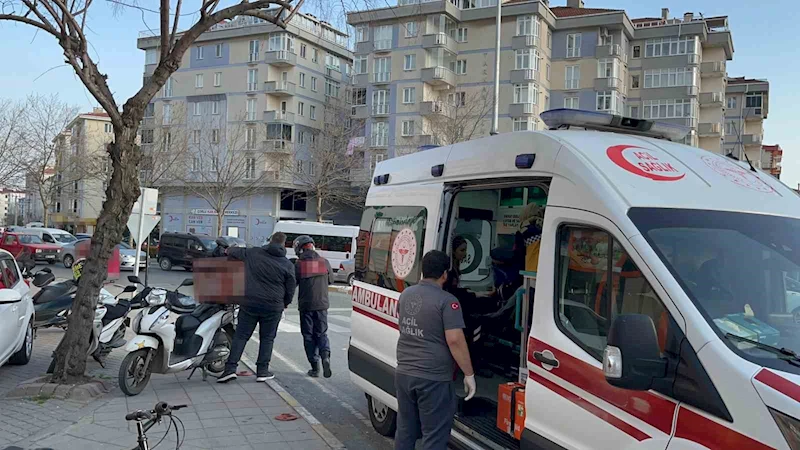 ÇORLU’DA KAMYONETLE ÇARPIŞAN MOTOKURYE YARALANDI