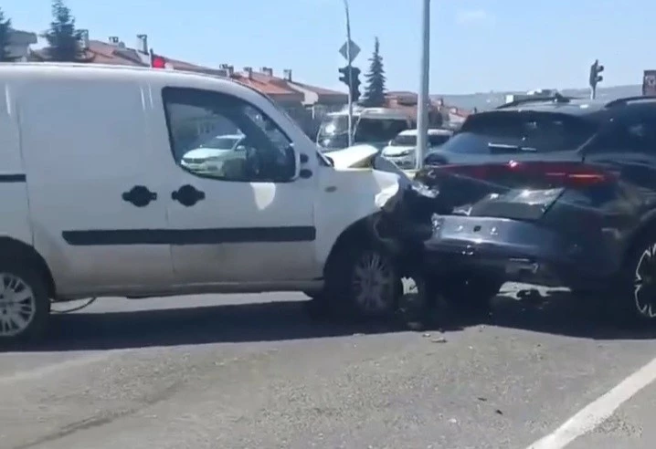 TEKİRDAĞ’DA TRAFİK KAZASI: 3 YARALI