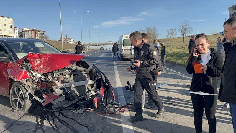  HURDAYA DÖNEN OTOMOBİLDEN YARA ALMADAN ÇIKTI, GÖZYAŞLARINI TUTAMADI