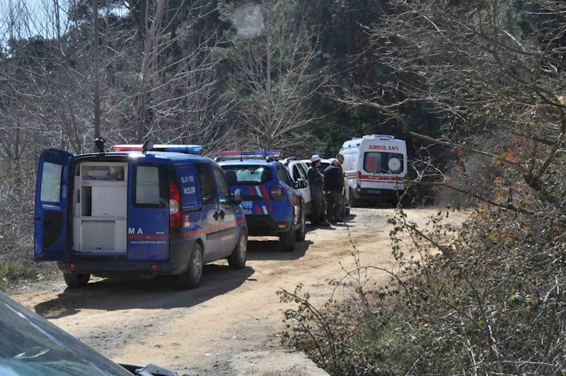 ORMANLIK ALANDA PARK HALİNDEKİ KAMYONETTE BAŞINDAN VURULMUŞ HALDE BULUNDU