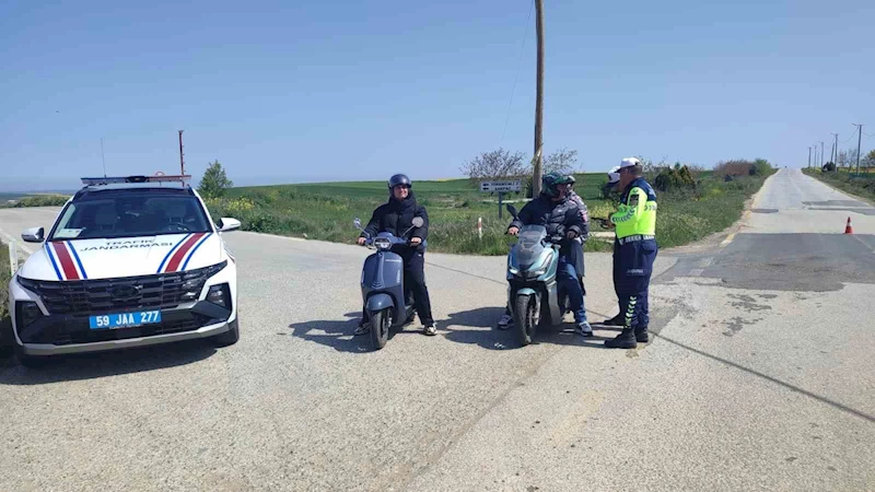 JANDARMADAN TRAFİKTE SIKI DENETİM: 460 BİN TL CEZA UYGULANDI