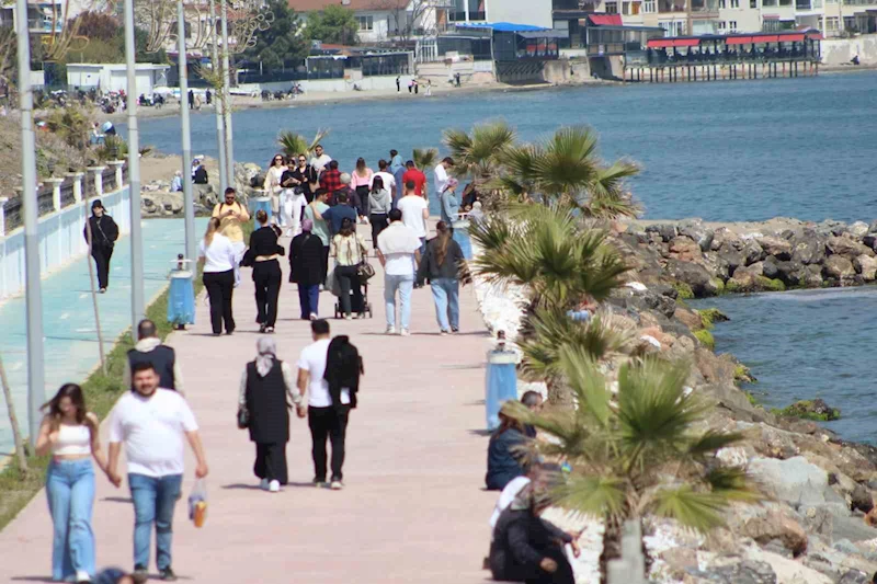 TEKİRDAĞLILAR ALKAYA SAHİLİ’NE AKIN ETTİ