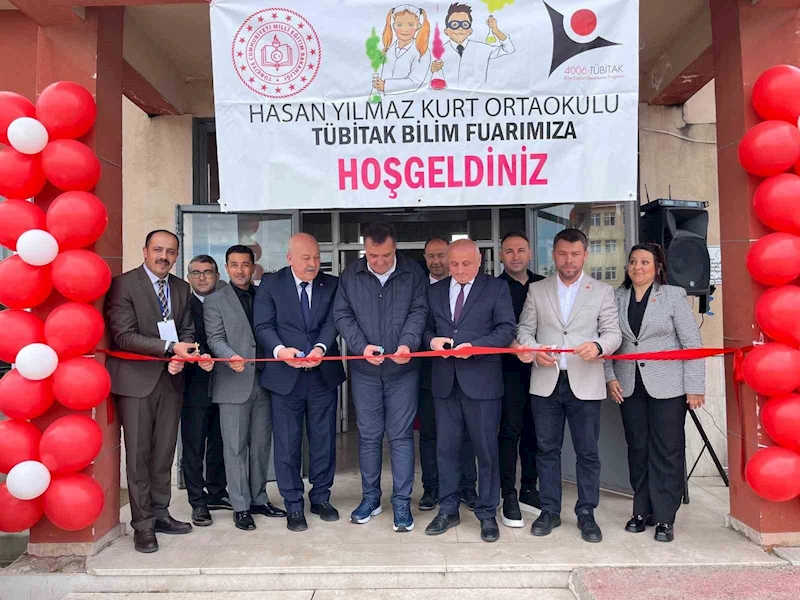 HAYRABOLU’DA ORTAOKUL ÖĞRENCİLERİNDEN BİLİM ŞÖLENİ