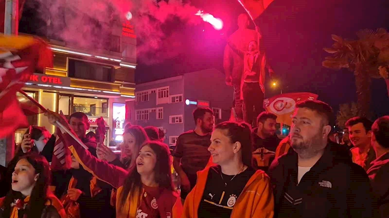 TEKİRDAĞ’DA GALATASARAY TARAFTARLARI ŞAMPİYONLUĞU COŞKUYLA KUTLADI