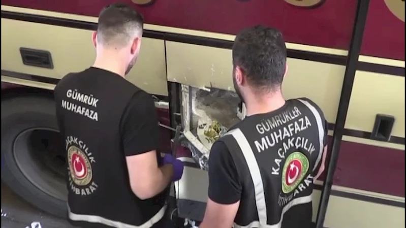 KAPIKULE SINIR KAPISI’NDA BİR OTOBÜSTE 87 KİLO 752 GRAM UYUŞTURUCU ELE GEÇİRİLDİ