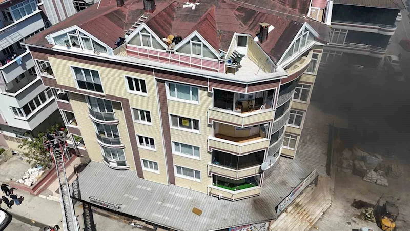 İŞ YERİ DEPOSUNDA KORKUTAN YANGIN: 10 KİŞİ TAHLİYE EDİLDİ