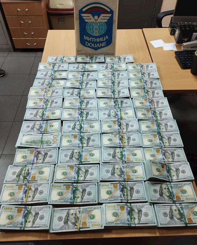 OTOBÜS BUZDOLABINDA 510 BİN DOLAR, TIRIN SU TANKINDA 100 BİN EURO YAKALANDI