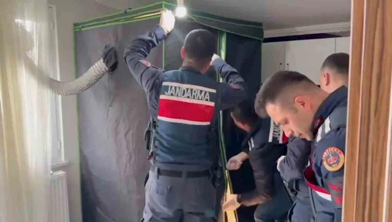 ELBİSE DOLABINDAN UYUŞTURUCU SERASI ÇIKTI: 4 TUTUKLAMA