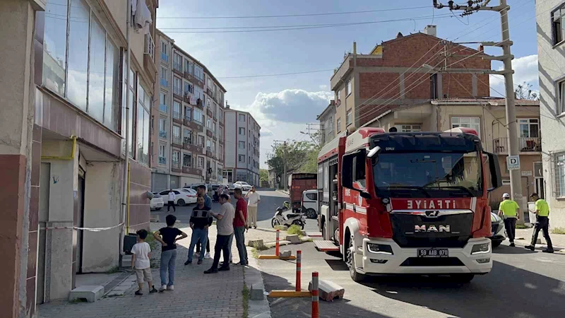 TAMİR ETTİĞİ ARABASININ ALTINDA KALAN ADAM HAYATINI KAYBETTİ